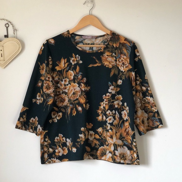 TanJay Sweaters - Gorgeous moody floral 3/4 sleeve top - size Large - Tanjay